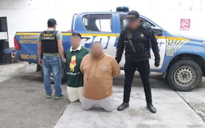 PNC arresta a dos hombres e incauta fusiles, pistolas, municiones y droga