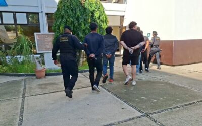 PNC captura a seis personas y recupera dos vehículos robados