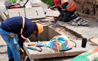 Colocan tapaderas en pozos de visita y tragantes