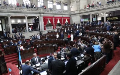 Congreso de Guatemala aprueba de urgencia nacional la suspensión temporal del IVA y del IDP a combustibles