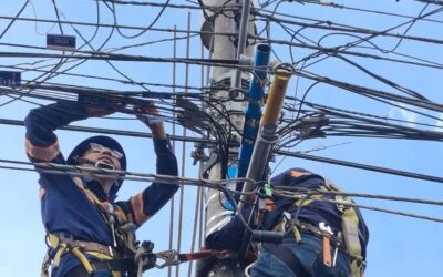 Coordinan retiro de cableado aéreo y ordenamiento visual en el Centro Histórico de Quetzaltenango