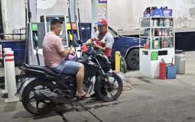 Temor por posible desabastecimiento provoca acaparamiento de combustible en Retalhuleu.