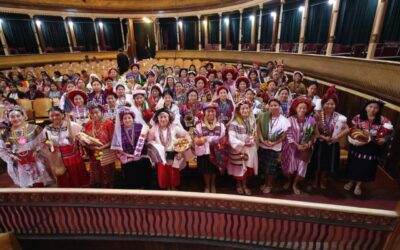 Teatro Municipal de Quetzaltenango recibe a candidatas de Ukotz’ijal Mayab’ Tinimit.