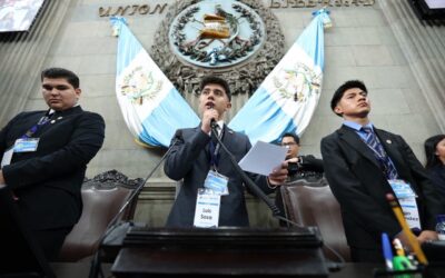 Estudiante quetzalteco asume presidencia del Parlamento Juvenil