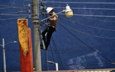 Avanzan trabajos de electrificación en CEFEMERQ previo a festividades patronales.