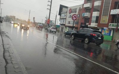Lluvias golpean a Xela: caída de rocas, cortes de energía y calles anegadas