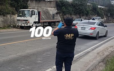 Inspeccionan camión robado en Quetzaltenango