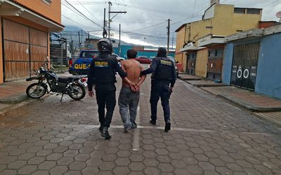 Capturan al «Gordo» y al «Flaco», con motocicleta robada, luego de persecución en Xela