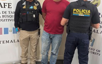 Detienen a tres deportados requeridos por justicia en Guatemala