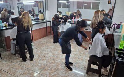 Clausuran curso de corte de cabello