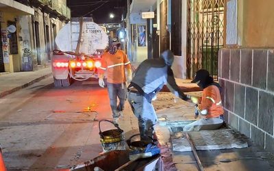 Drenajes y Alcantarillados desarrolla limpieza nocturna de tragantes en Xela