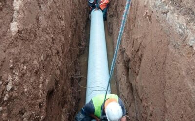 Cambian tubería de drenajes en la 13 avenida de Quetzaltenango para evitar filtraciones de raíces