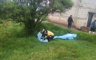 Localizan a mujer sin vida en terreno baldío en Totonicapán