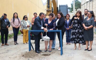 Colocan primera piedra para proyecto integral de adoquinado y servicios básicos en la zona 7 de Quetzaltenango