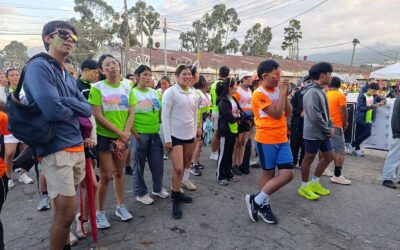 Más de 3,600 corredores se congregan en el Templo Minerva para la Carrera Neón Quetzaltenango 2026