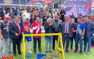 Colocan primera piedra para la remodelación del estadio Mario Camposeco
