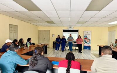 Capacitan a personal municipal de Quetzaltenango en trabajo en equipo y valores institucionales