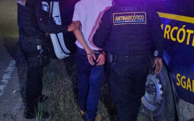 Policía arresta a hombre por transportar más de 31 mil cigarros de contrabando