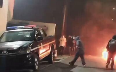 Vecinos incendian estación de PNC para evitar fuga de señalado de violación