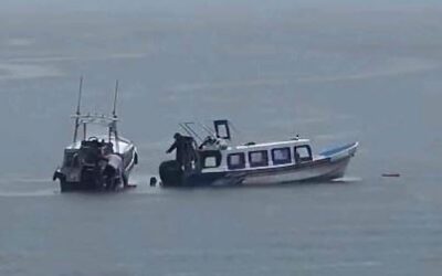 Helicóptero con siete ocupantes cae al lago Atitlán en Sololá