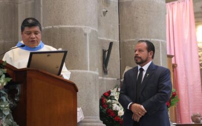 Reconocen a autoridades municipales por contribuir a la restauración de la Virgen del Rosario