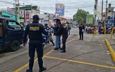 PNC identifica a 65 personas y 45 motos en operativos del Plan Semáforo Seguro en Xela
