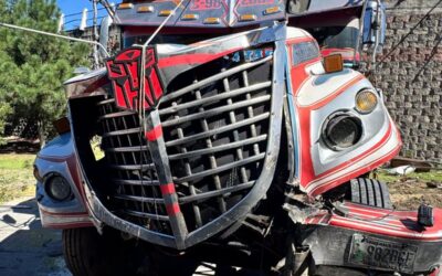 Sancionan con más de Q28 mil a bus extraurbano tras percance vial en la zona 5 de Xela, el piloto huyó