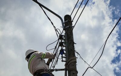 Municipalidad de Xela retira cables en desuso para mejorar imagen del Centro Histórico